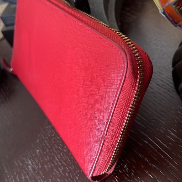 NEIMAN MARCUS RED LEATHER ZIPPIE WALLET - Picture 5 of 7